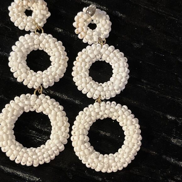 Vintage White Graduated Seed Bead Hoop Dangle Pierced Earrings Geometric 3.5” - Picture 6 of 8